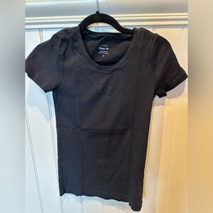 J CREW Ladies Woman’s Size Small Black Scoop Neck Short Sleeve Tee Shirt